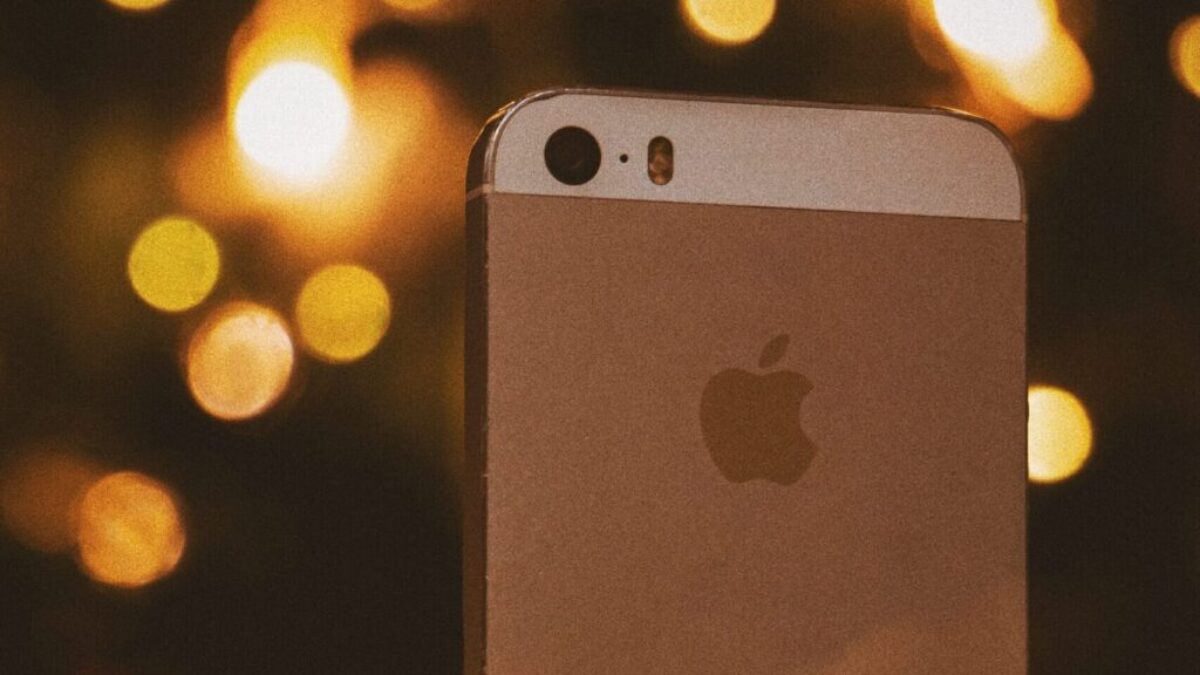 gold iphone 6 on bokeh photography