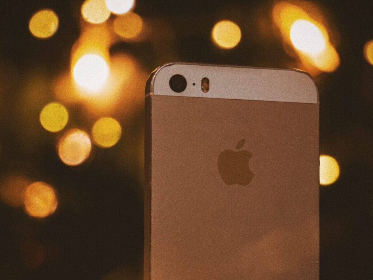 gold iphone 6 on bokeh photography
