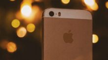 gold iphone 6 on bokeh photography