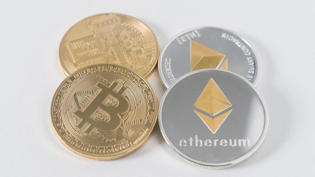 four round silver-colored and gold-colored Bitcoins