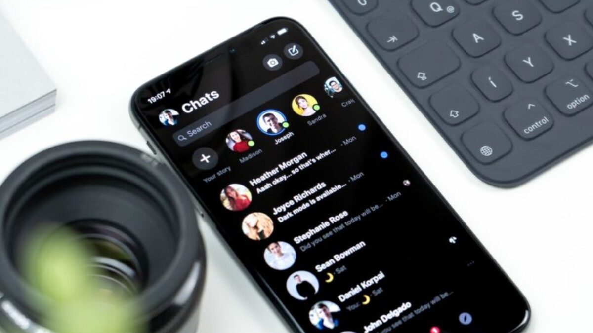 turned-on Android smartphone