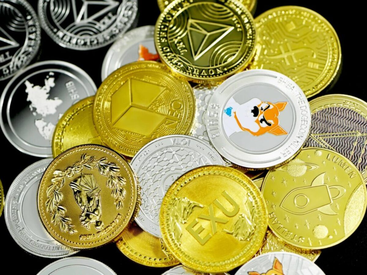 gold and silver round coins