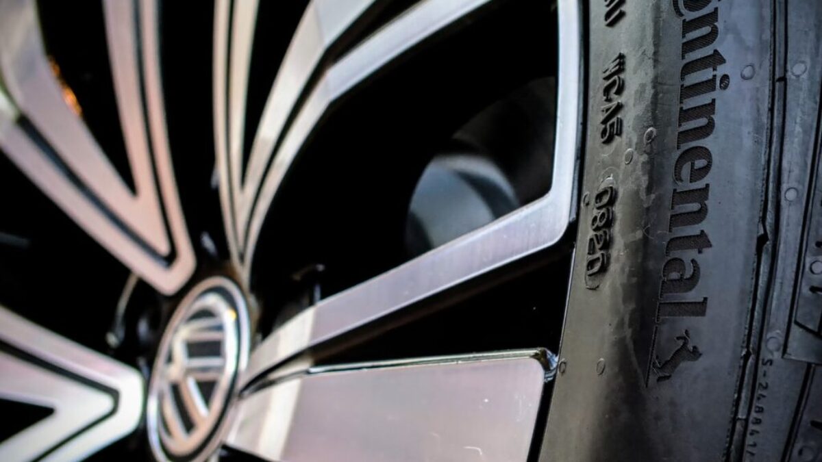 black and silver mercedes benz logo
