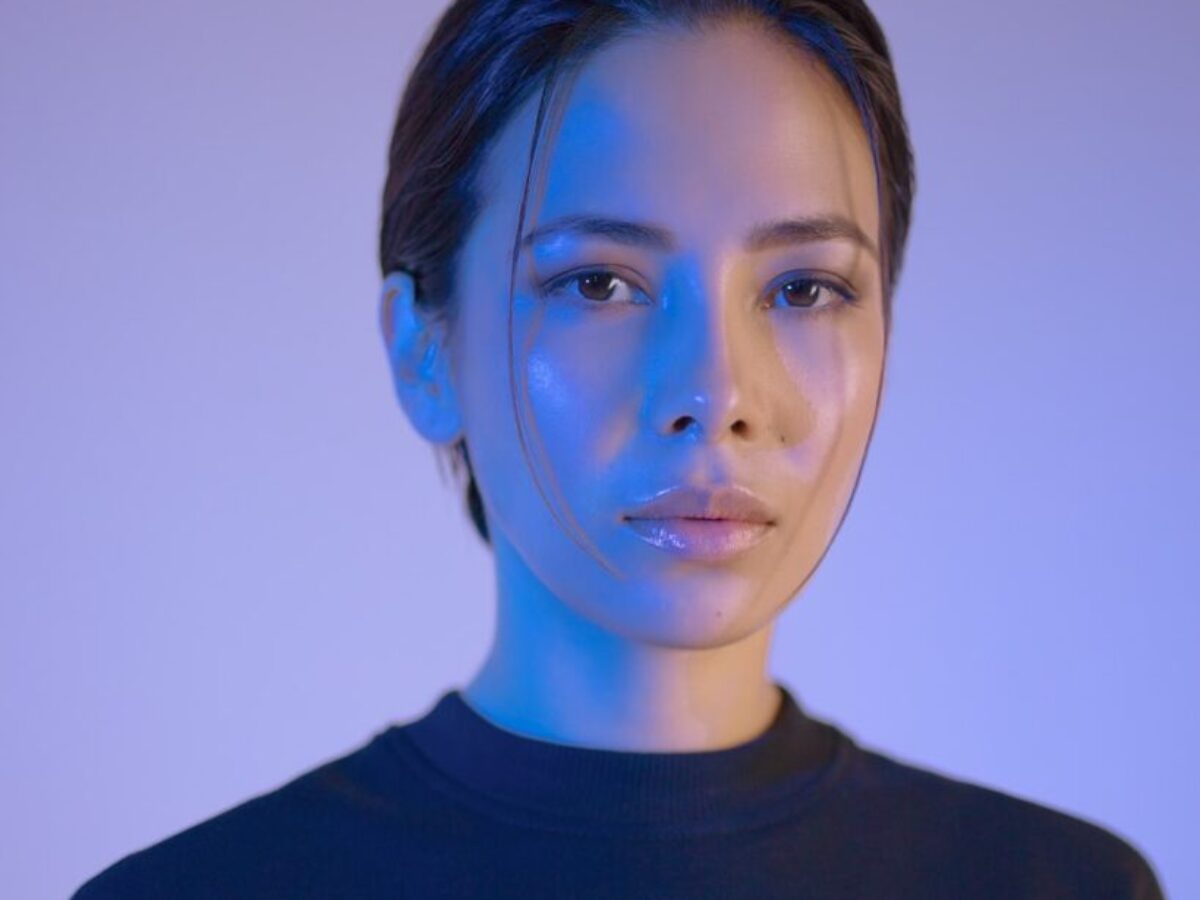 woman wearing black crew-neck shirt