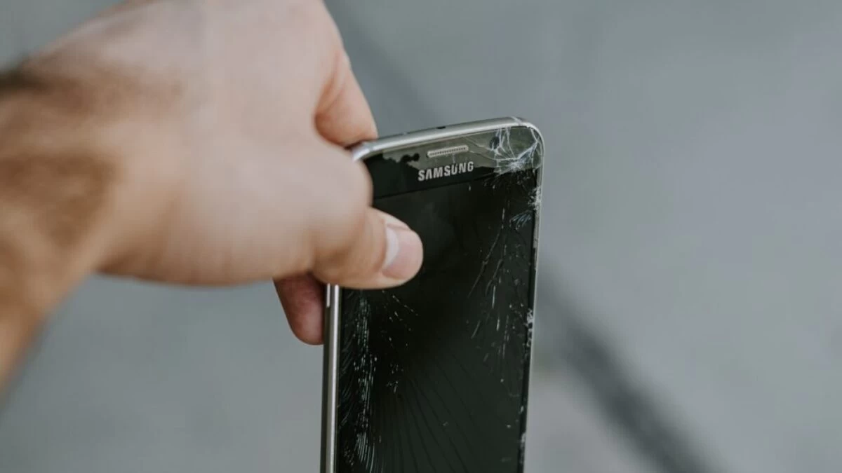 Ashkan Forouzani person holding black samsung android smartphone