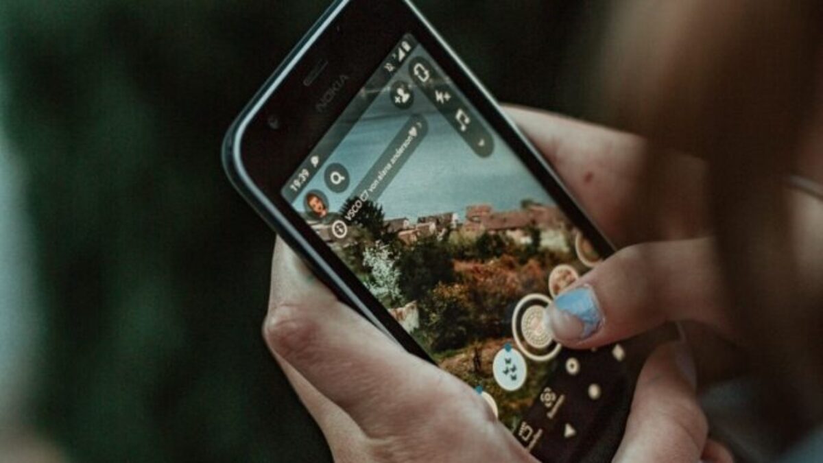 person holding black iphone 4