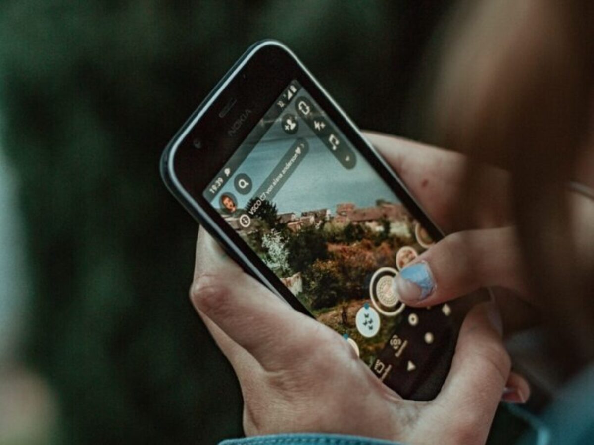 person holding black iphone 4