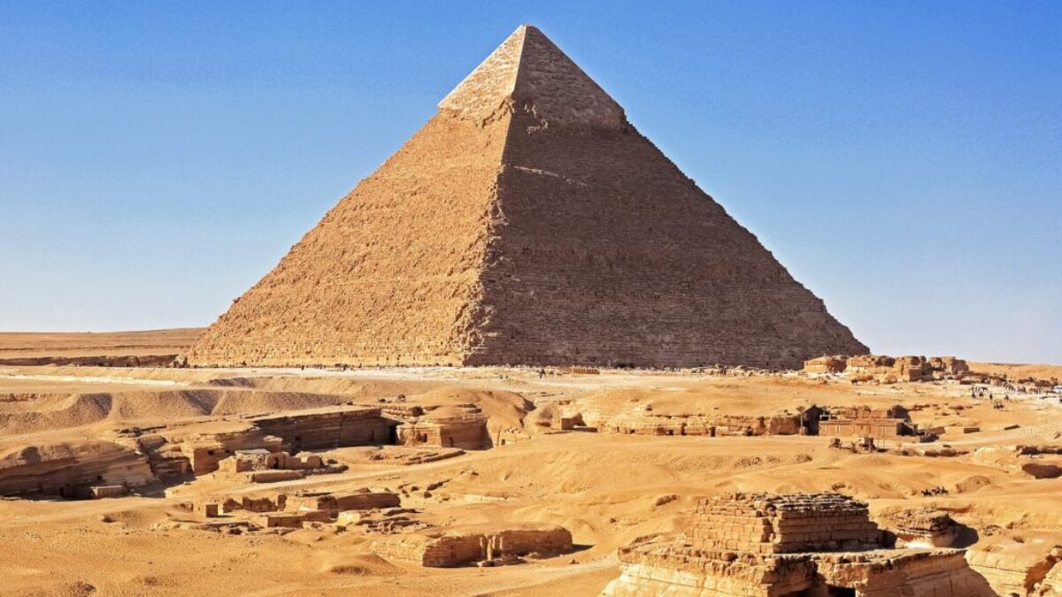 pyramid of giza under blue sky during daytime