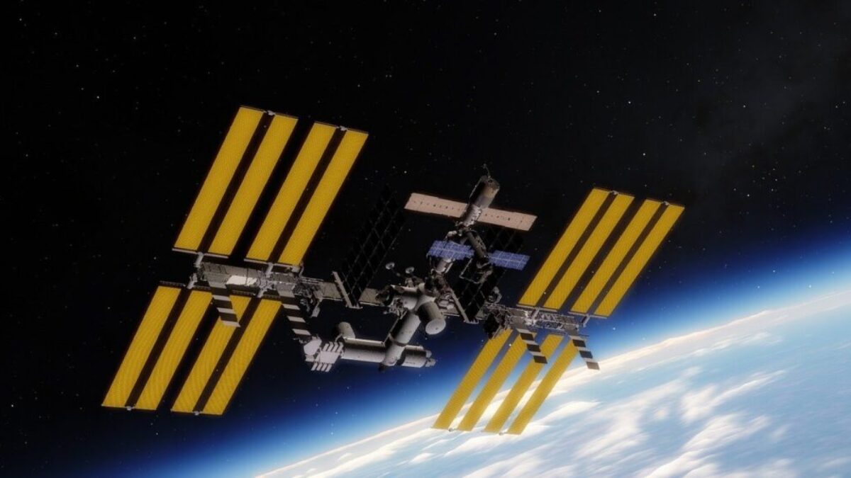 Rusové chtěli sestřelit svůj starý satelit. Poškodili Mezinárodní vesmírnou stanici