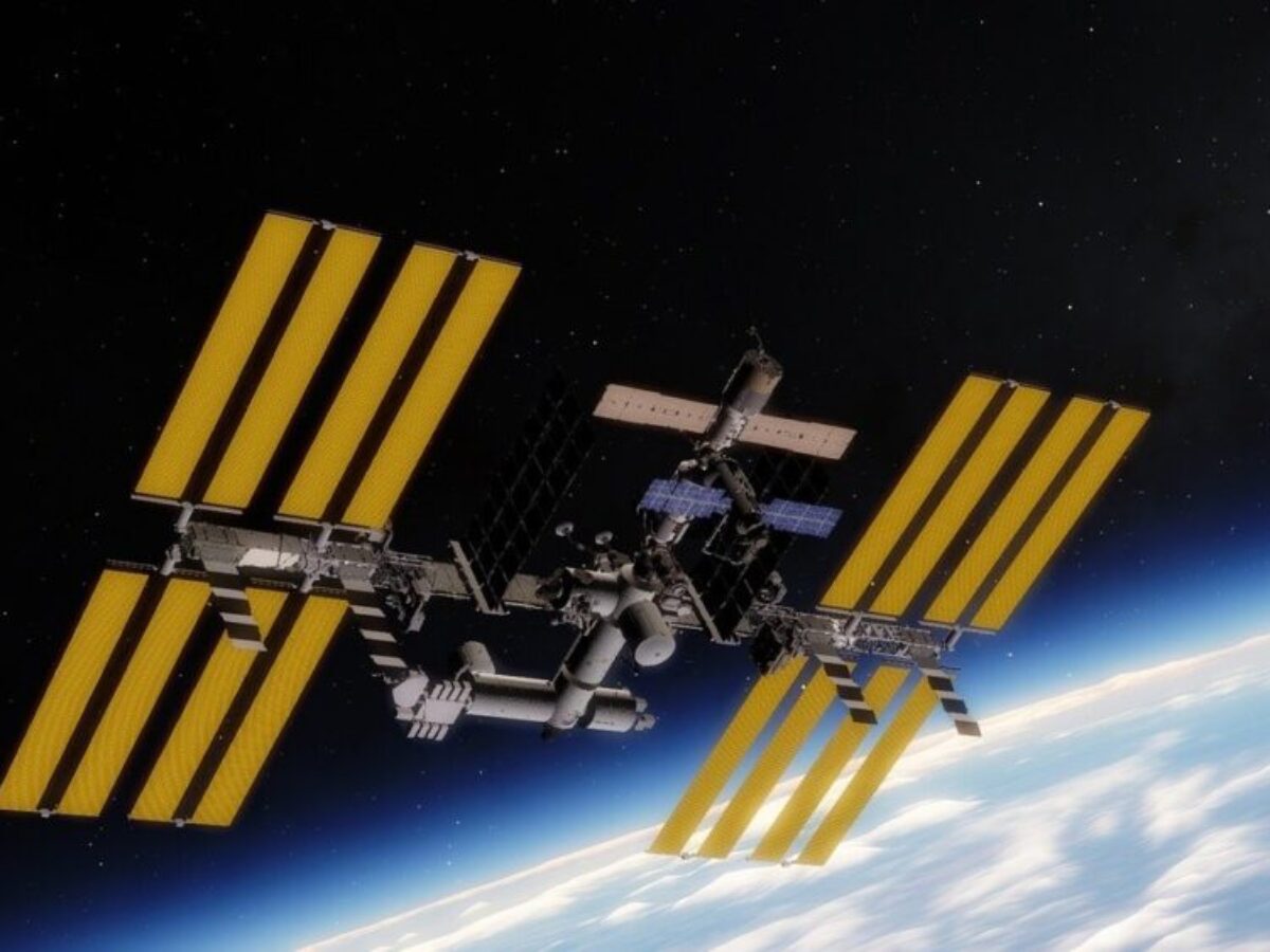 Rusové chtěli sestřelit svůj starý satelit. Poškodili Mezinárodní vesmírnou stanici