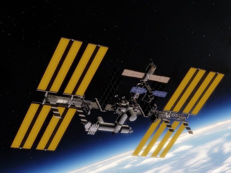 Rusové chtěli sestřelit svůj starý satelit. Poškodili Mezinárodní vesmírnou stanici