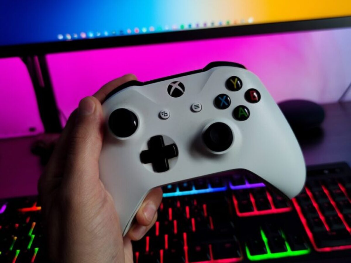 white xbox one game controller