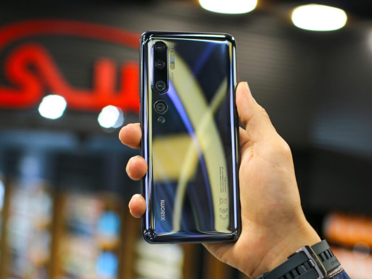 person holding silver samsung galaxys 6 edge