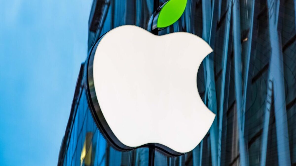 Apple Logo Shop Sign. Bangkok, Thailand, 16 April 2021