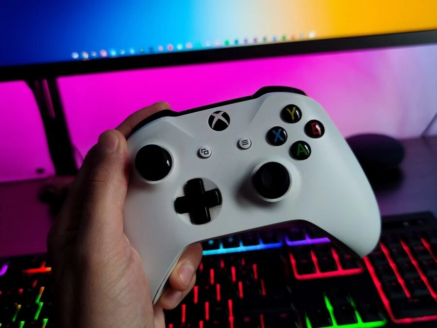 white xbox one game controller
