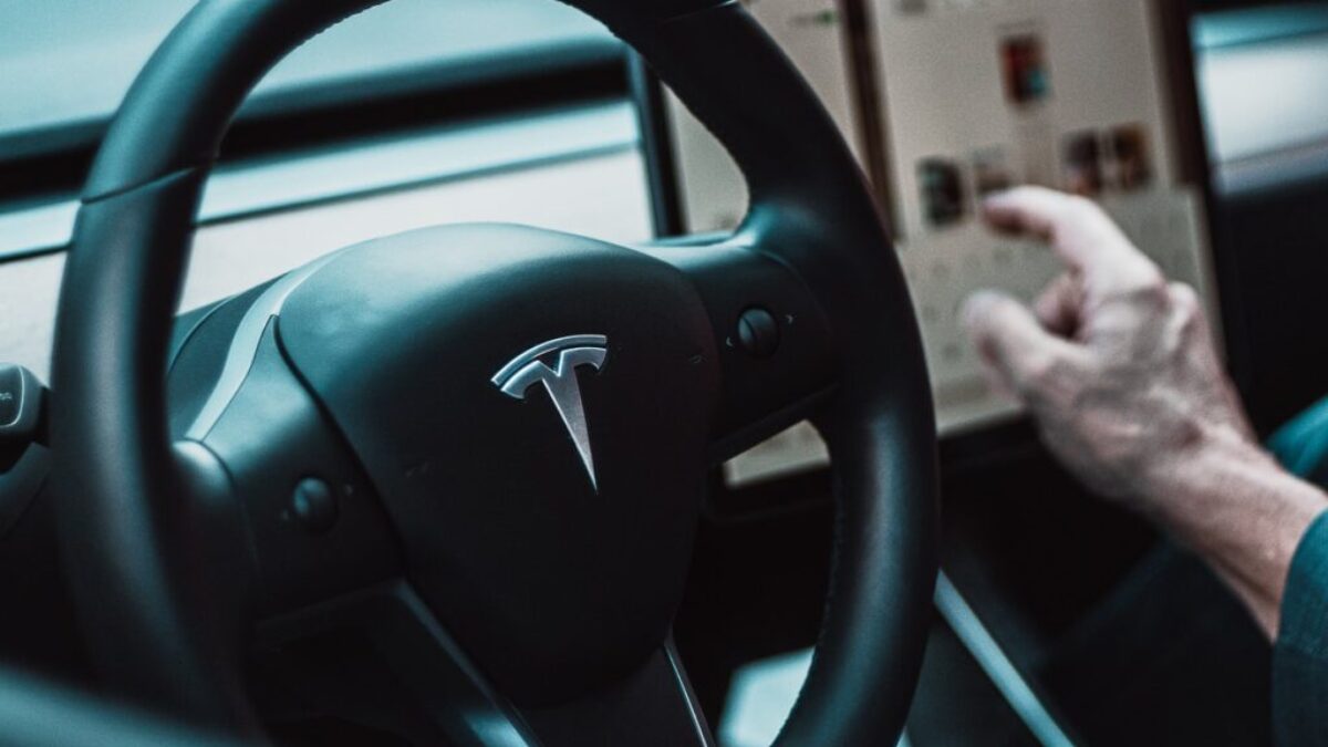 black Tesla steering wheel