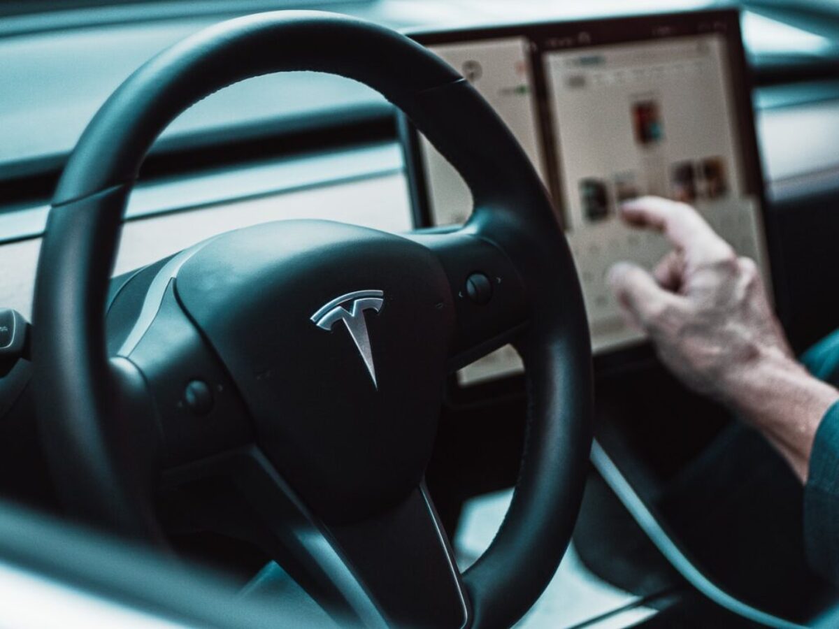 black Tesla steering wheel