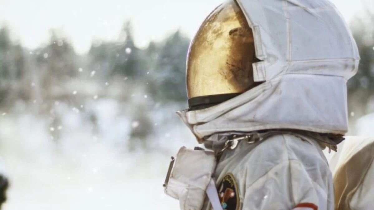 astronaut with white background