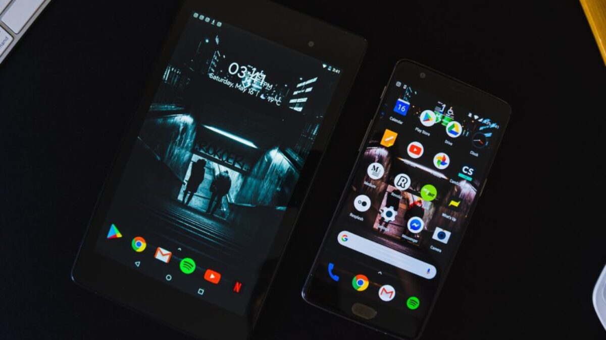 black android smartphone displaying home screen