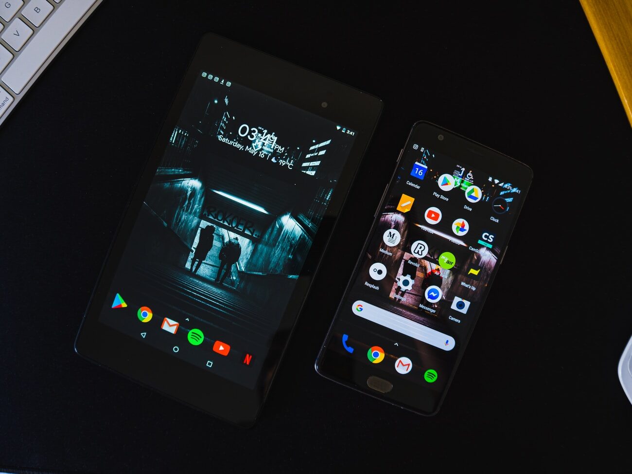 black android smartphone displaying home screen