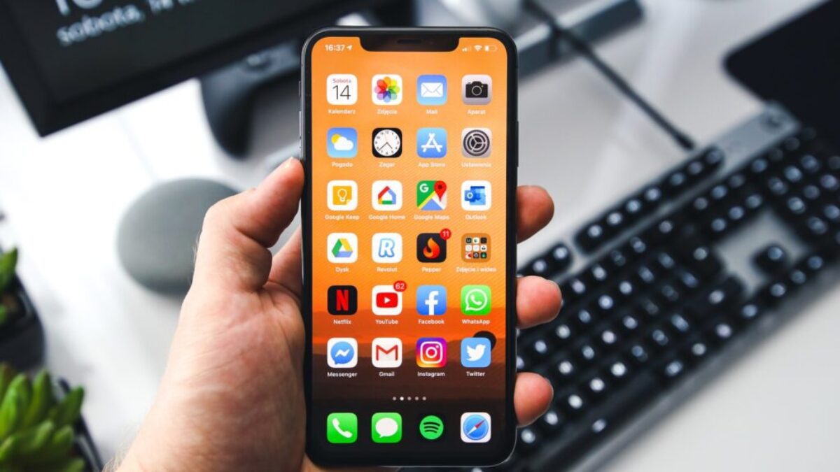 black samsung android smartphone turned on displaying icons