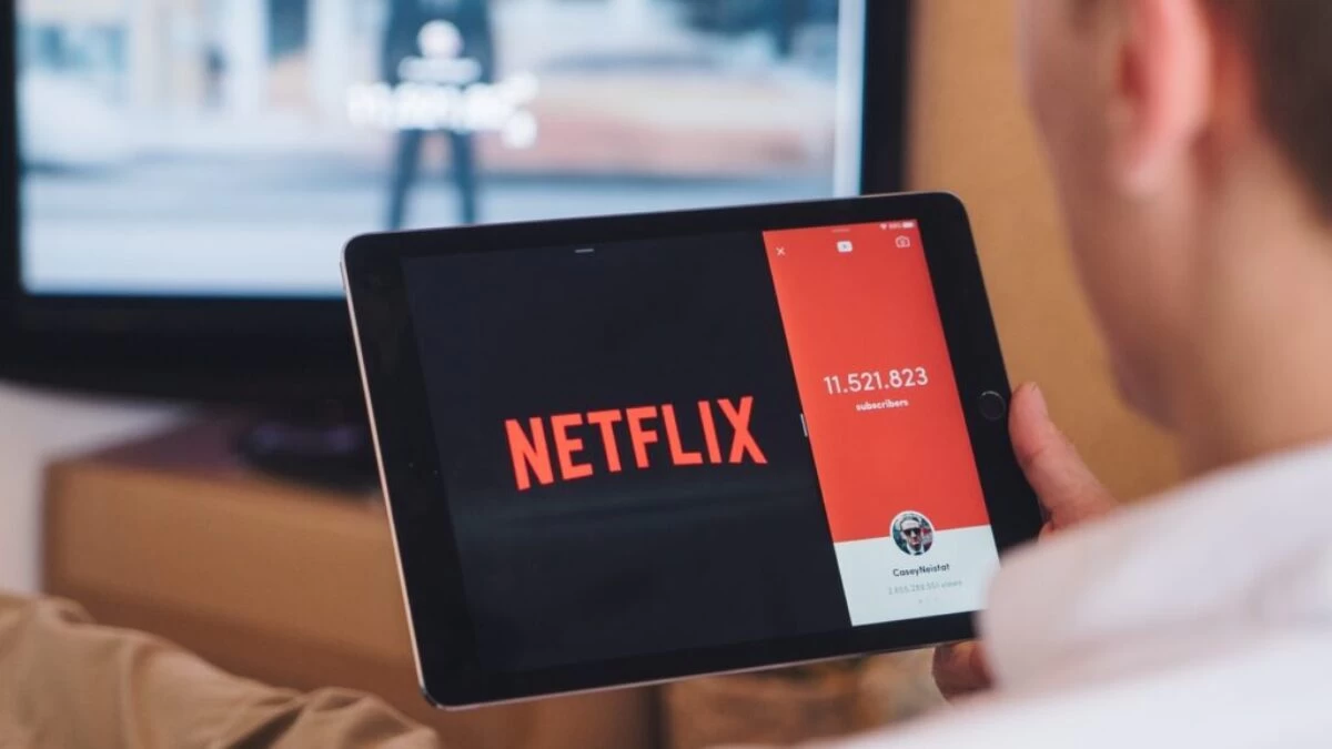man watching Netflic