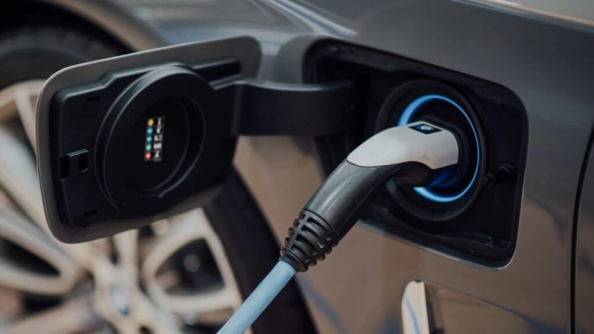 black and white usb cable plugged in black device