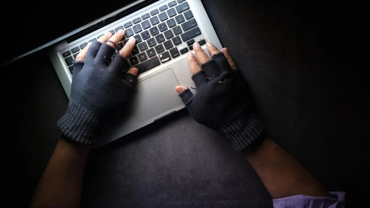person in black long sleeve shirt using macbook pro