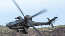 Modernizované vrtulníky Apache mohou plnit mise společně s drony