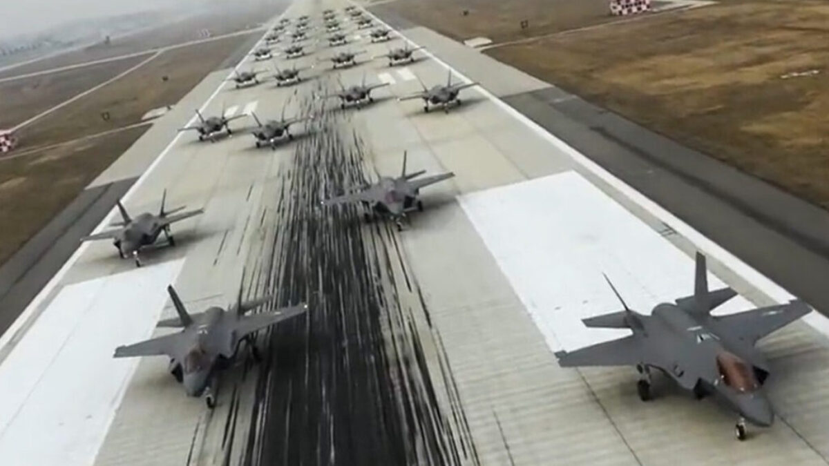 Cvičení stíhaček F-35
