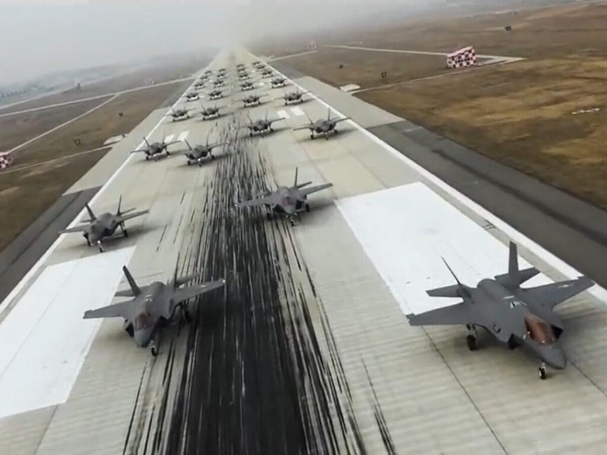 Cvičení stíhaček F-35