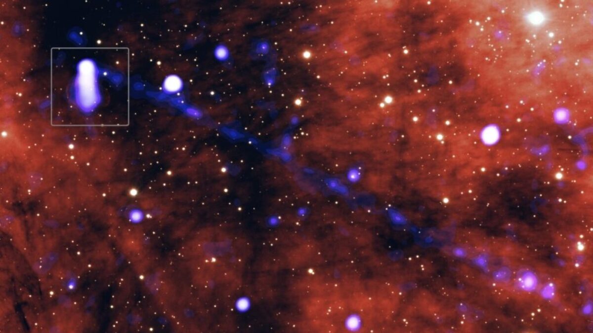 NASA zveřejnila snímek s dlouhým paprskem antihmoty vycházející z malé hvězdy