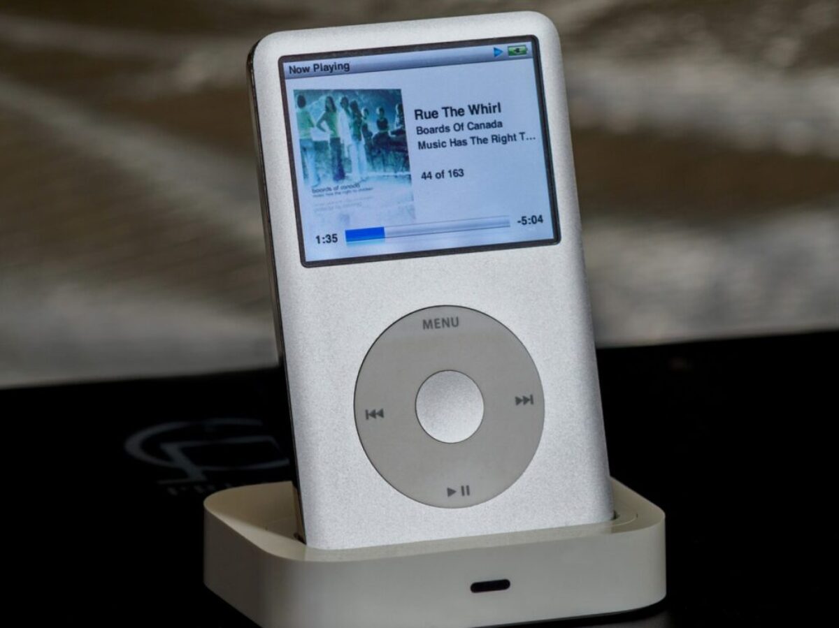 white ipod nano 4 th gen