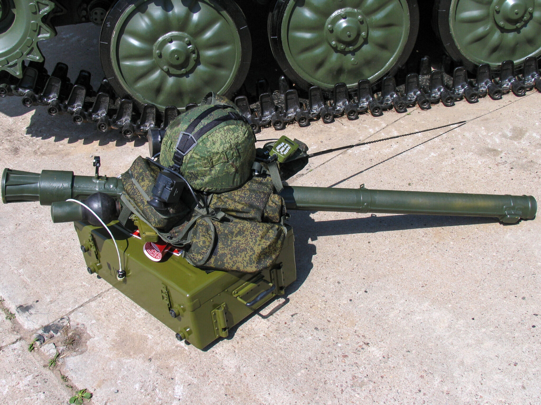 9S935_automate_complex_for_MANPADS_squad_from_Barnaul-T_AA_system_at_Engineering_Technologies_2012-scaled-e1648786210490-2048x1535.jpg