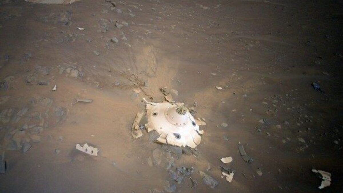 Fotografie z Marsu ukazuje něco, co vypadá jako ztroskotané UFO. Co to ve skutečnosti je?