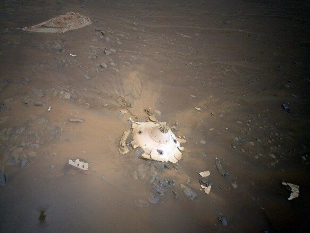 Fotografie z Marsu ukazuje něco, co vypadá jako ztroskotané UFO. Co to ve skutečnosti je?