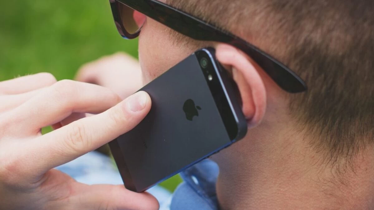person holding black iPhone 5s