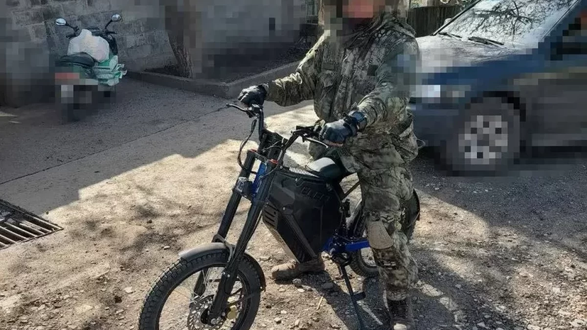 Velitel na Ukrajině chce pro své týmy odstřelovačů tiché elektromotorky. Jak vypadají?