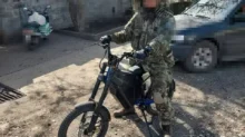 Velitel na Ukrajině chce pro své týmy odstřelovačů tiché elektromotorky. Jak vypadají?