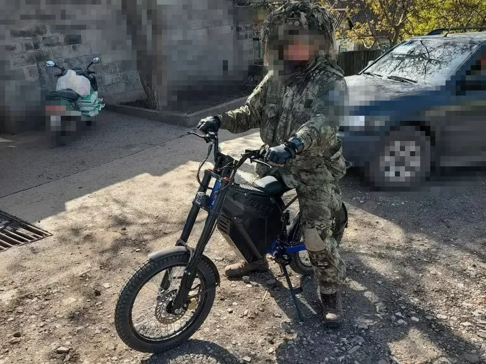 Velitel na Ukrajině chce pro své týmy odstřelovačů tiché elektromotorky. Jak vypadají?