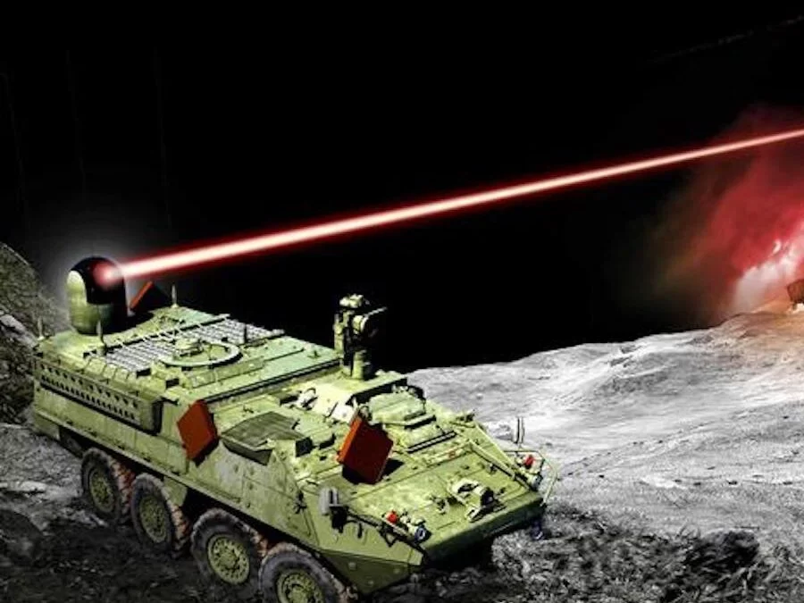 Laserové zbraně budou brzy realitou. Laser namontovaný na transportéru Stryker dokázal sestřelit několik cílů