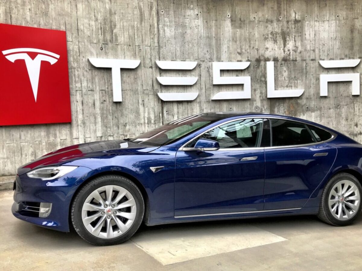 Tesla Fans Schweiz