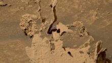 Curiosity Rover našel na Marsu marťanské věže vyrobené ze skály. Vyrobili je mimozemšťané?
