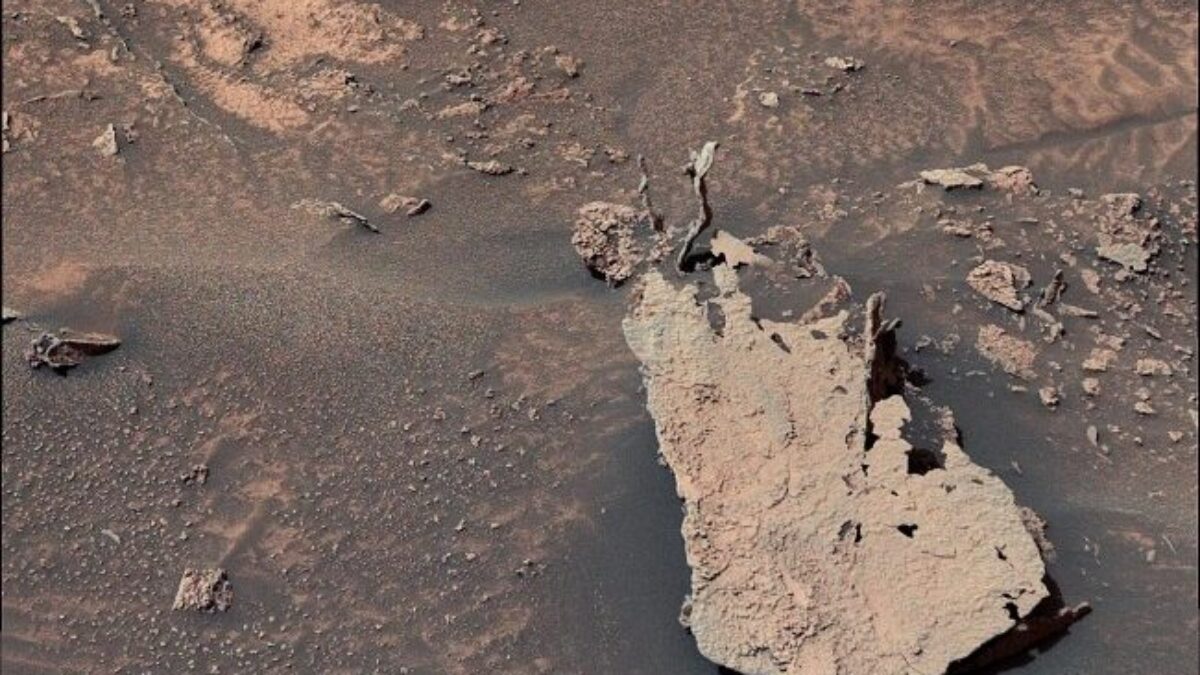 Curiosity Rover našel na Marsu skálu, která vypadá jako prsty