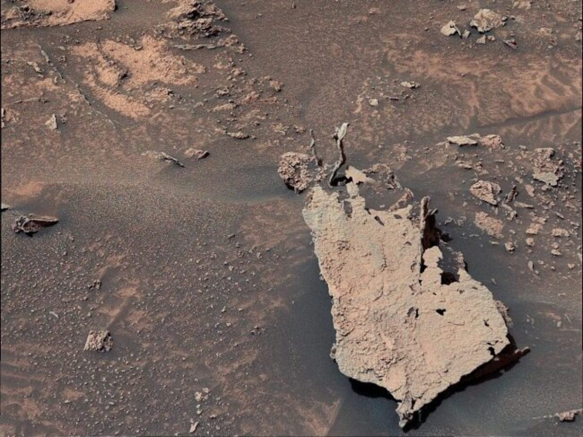 Curiosity Rover našel na Marsu skálu, která vypadá jako prsty