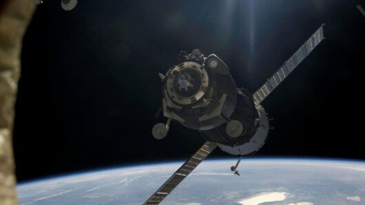 Astronaut objevil černé pasažéry na kosmické lodi. Kontaktovali je mimozemšťané?