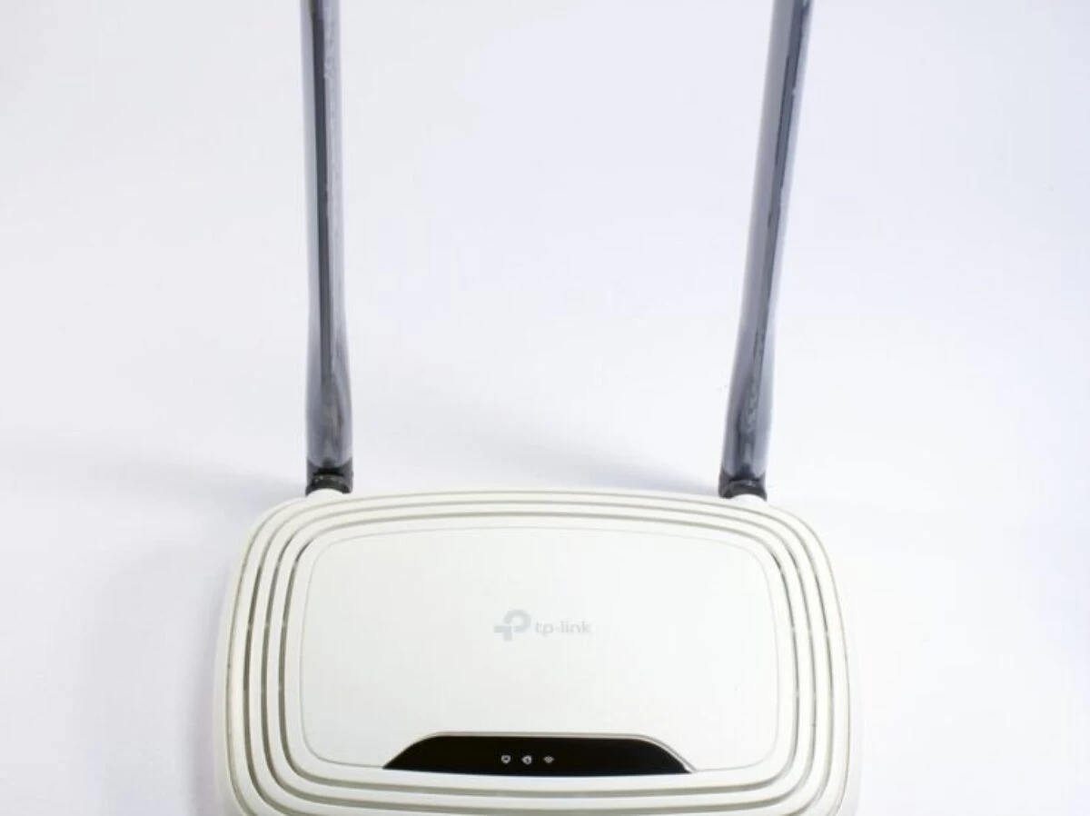 white and black tp link wireless router