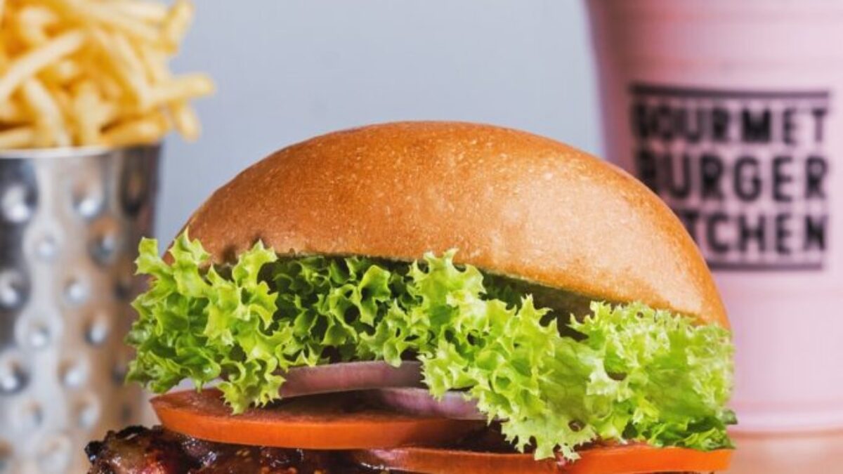burger with lettuce and tomato