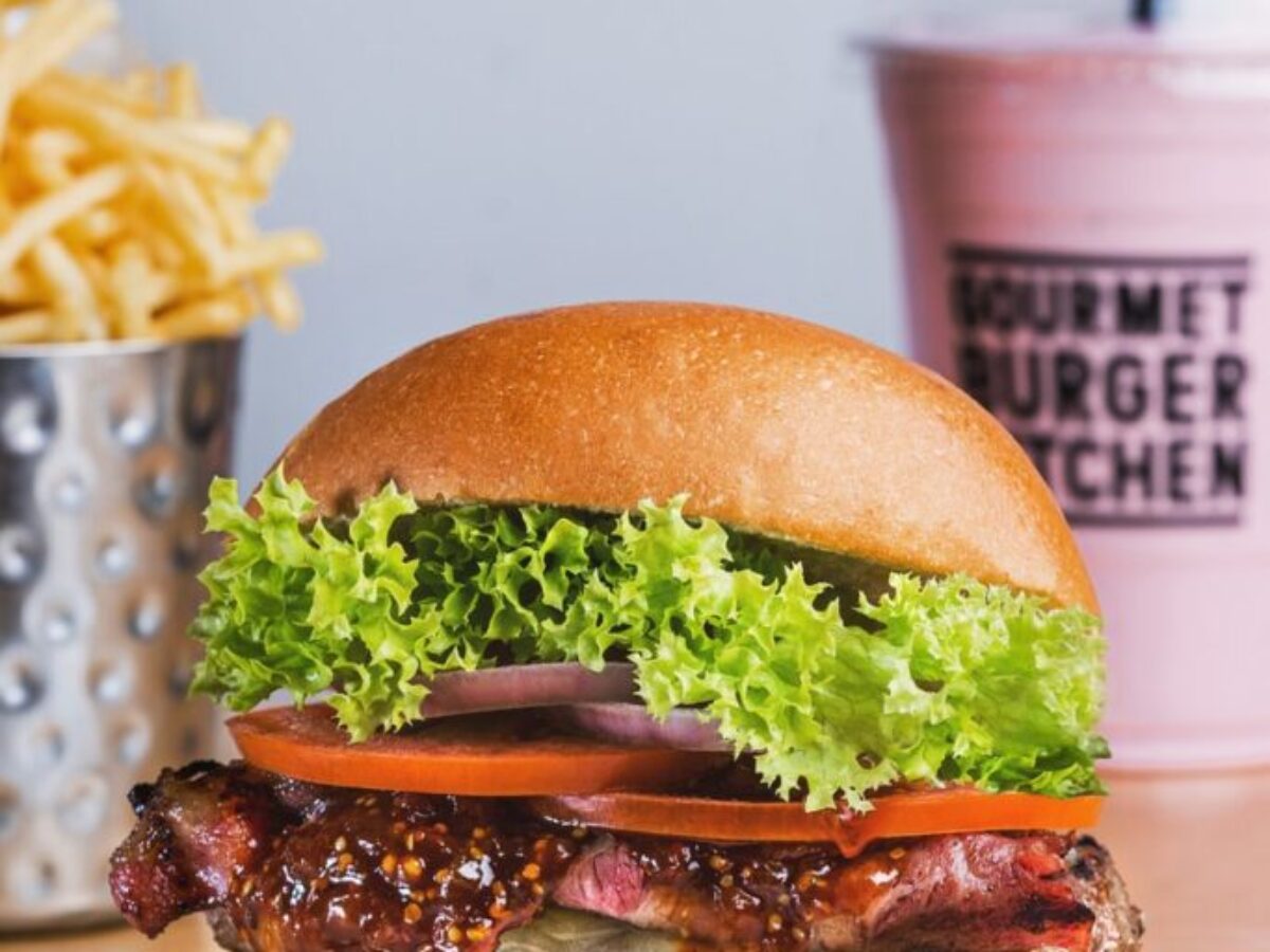 burger with lettuce and tomato