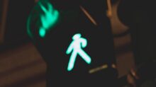 traffic light walking sign close-up photography